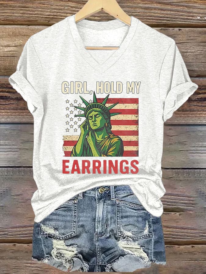 Women's Girl Hold My Earrings Print Casual T-Shirt