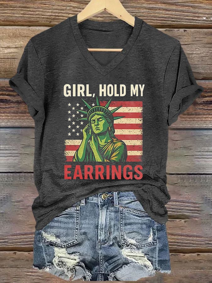 Women's Girl Hold My Earrings Print Casual T-Shirt