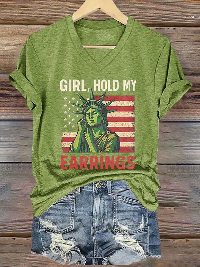 Women's Girl Hold My Earrings Print Casual T-Shirt