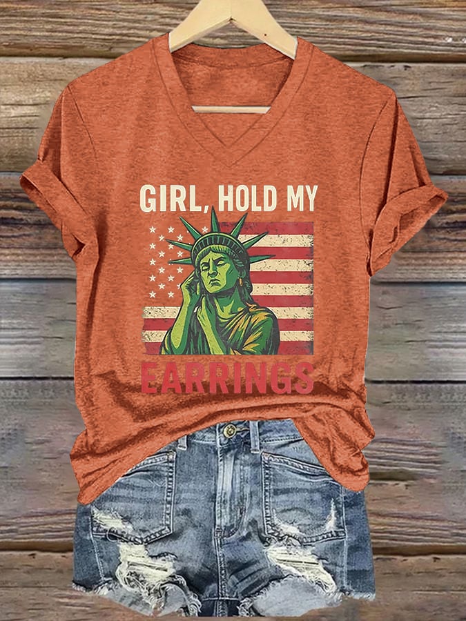 Women's Girl Hold My Earrings Print Casual T-Shirt